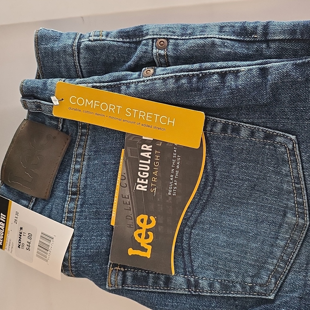 NWT REGULAR FIT LEE JEANS